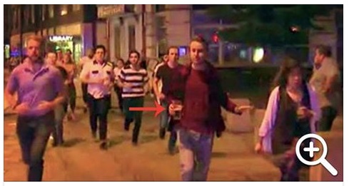 ATTENTATO LONDRA, IL DETTAGLIO NELLA MANO DEL RAGAZZO: ''SIMBOLO DI UN POPOLO, L'ISIS NON CI AVRA' MAI'' - 04/06/2017